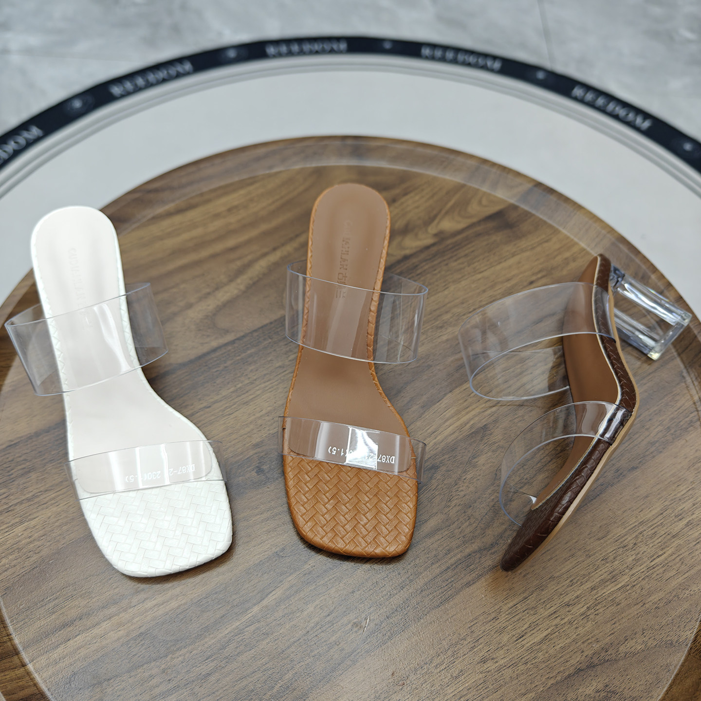 仙女风一字带凉托鞋女2026夏季时尚透明凉拖鞋中跟粗跟水晶高跟鞋