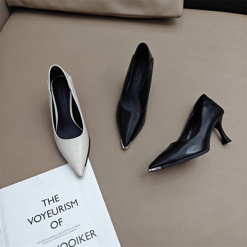 黑色百搭软皮单鞋女2025春秋新款尖头细跟金属头职业不磨脚高跟鞋