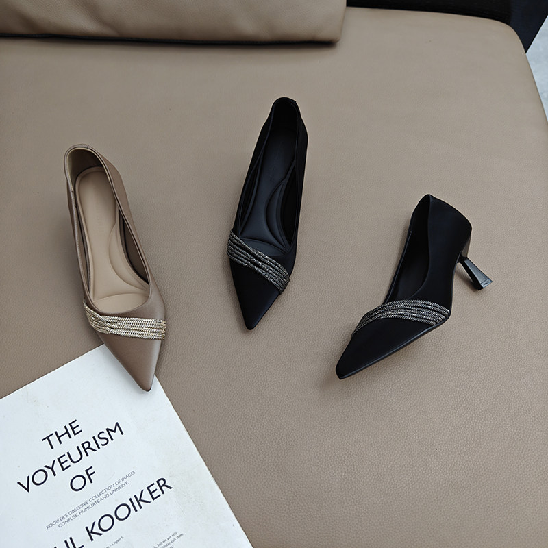 黑色高跟鞋女细跟2025新款法式尖头时尚水钻法式气质浅口低跟单鞋