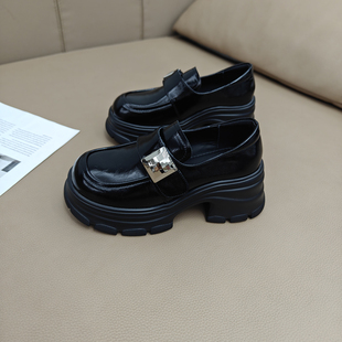 真皮厚底增高魔术贴乐福鞋女2025新款时尚英伦风小皮鞋松糕女单鞋