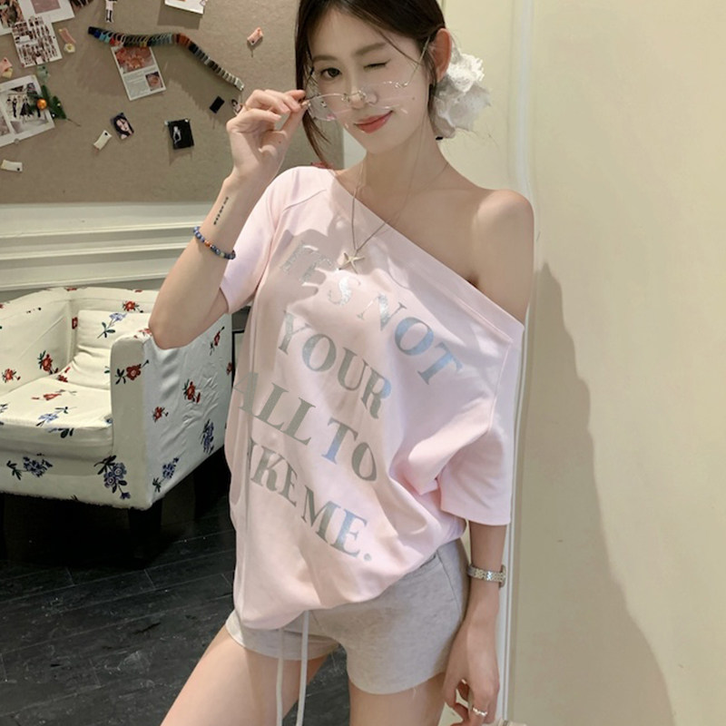 甜辣风粉色斜肩chic上衣女嘻哈潮ins酷辣妹洋气露肩一字肩短袖t恤