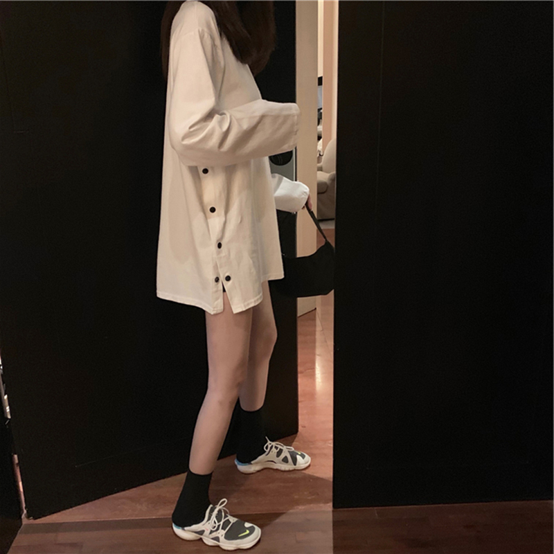 初秋中长款纯白t恤两侧开叉排扣上衣慵懒风宽松韩版ins潮下衣消失