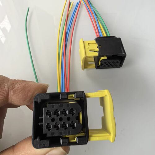 适用于重汽豪沃T7H T5G C5H后控制模块接头汕德卡C7H尾灯模块插头