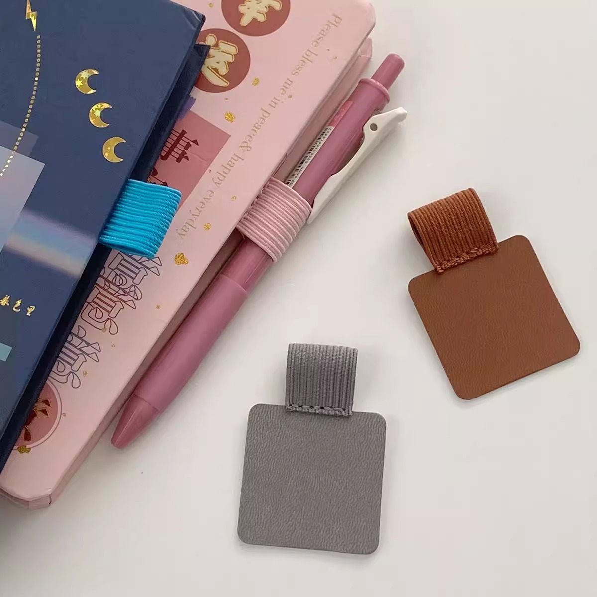 通用款PU皮革笔插活页笔记本配件笔夹弹力松紧带平板笔套固