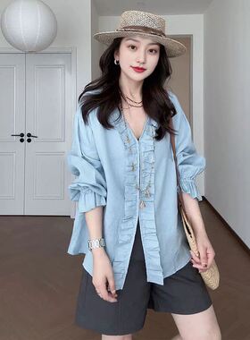大码法式木耳边褶皱v领蓝色衬衫女春季新款胖mm宽松外穿防晒上衣