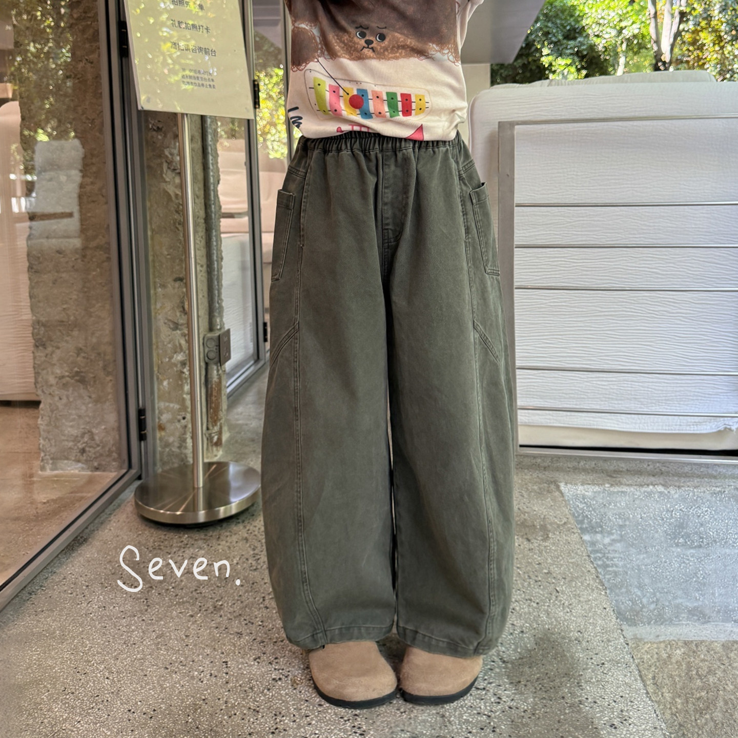 亲子/柒号童仓女大童韩系复古弯刀牛仔裤秋装儿童阔腿宽松长裤子图片