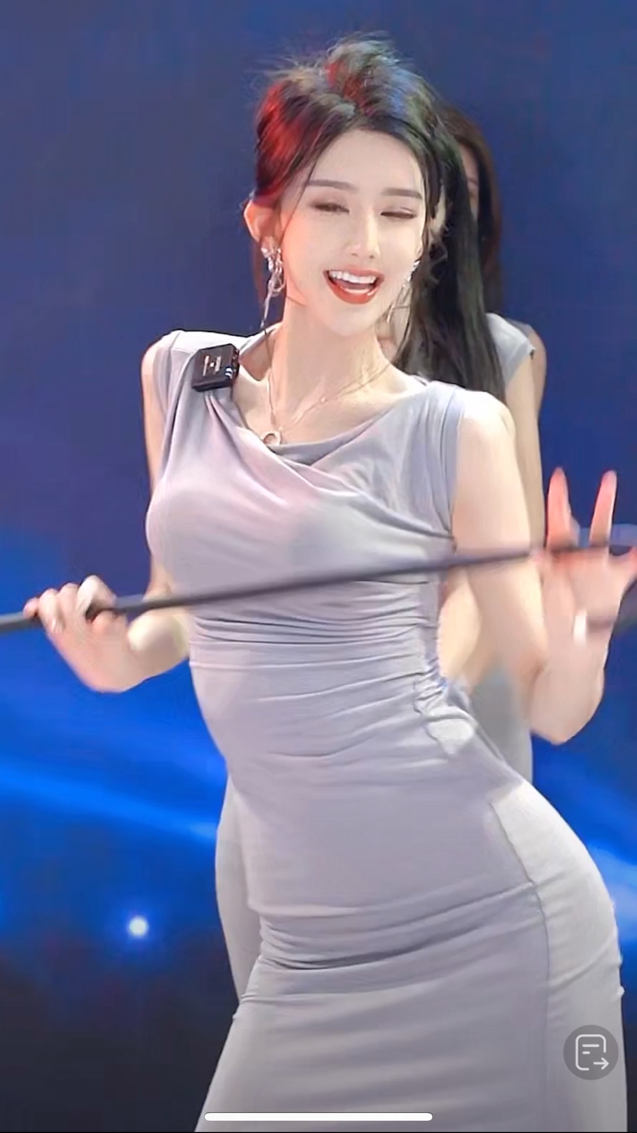 LINA哇塞王霖同款女团性感荡领褶皱包臀连衣裙夏季新款韩版修身款