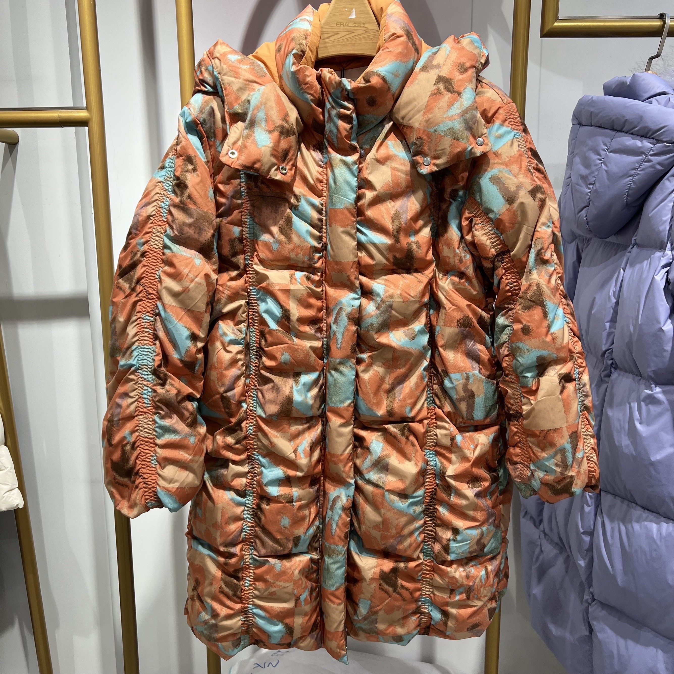 艾莱依2021冬季专柜正品新款羽绒服抽皱装饰6021401262吊牌1897