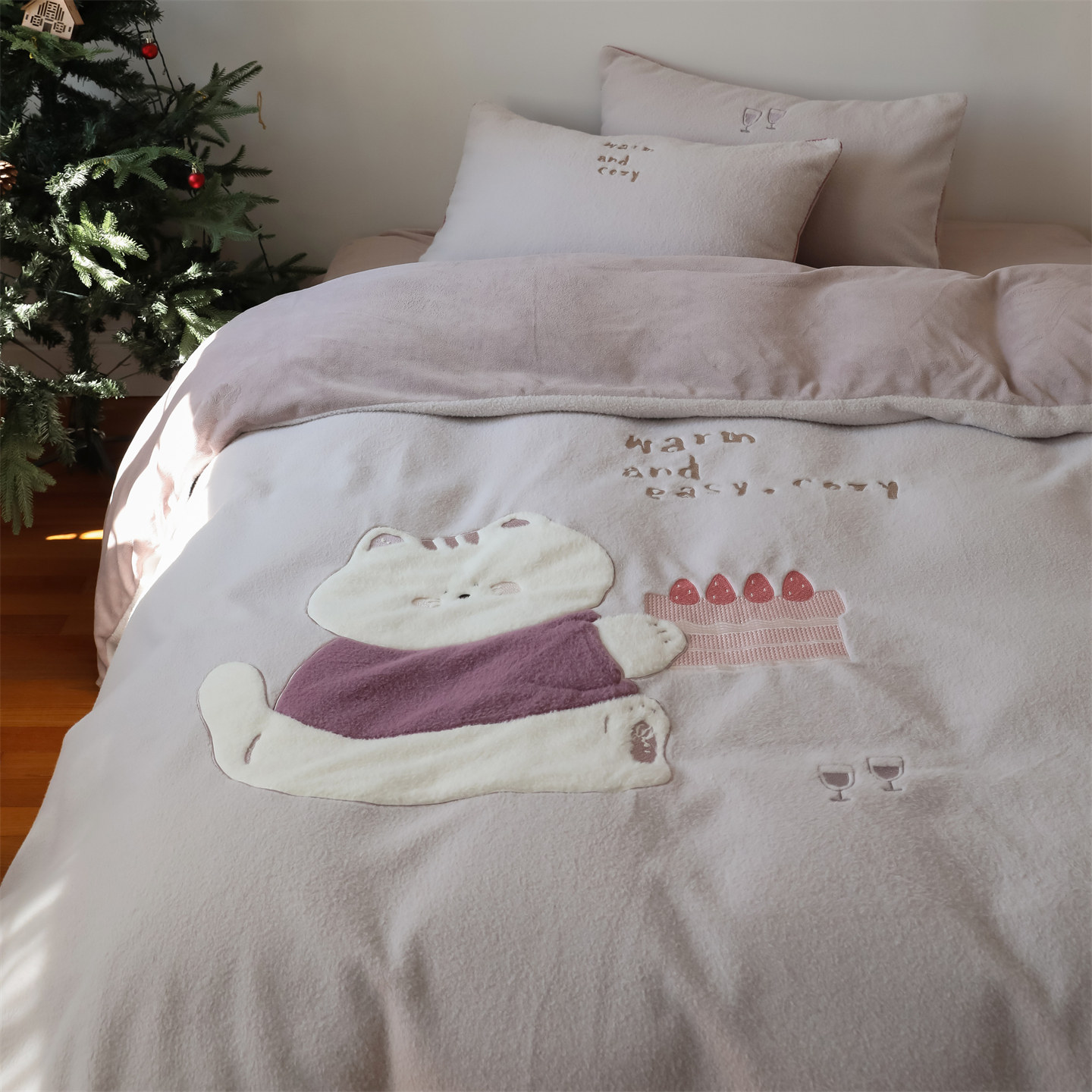 卡通漫画风小猫贴布绣咩咩绒拼牛奶绒四件套 |保暖双面绒儿童床品,床上用品,床品套件/四件套/多件套,淘宝优惠券,粉丝福利购,淘宝优惠卷