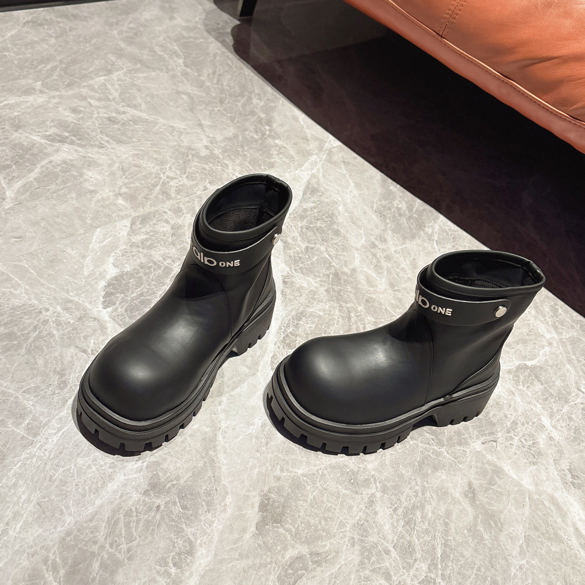 欧洲站~厚底增高蠢萌大头马丁靴