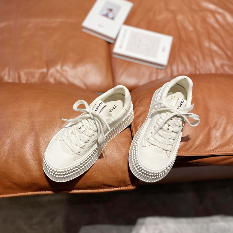 白月光~真皮厚底齿轮小白鞋女