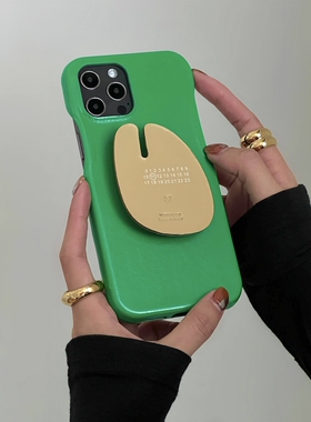 MOKASTUDIOS马吉拉风格高级纯色皮质分趾鞋猪蹄支架适用于苹果14promax手机壳13pro全包软壳防摔保护套小众