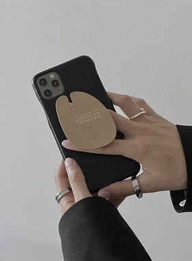 MOKASTUDIOS创意设计新款分趾猪蹄支架适用于苹果14promax纯色裂纹皮质手机壳13全包12pro软壳防摔保护套时髦