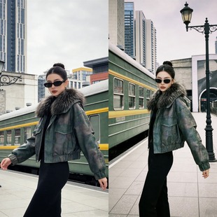 时尚大毛领绿色迷彩风长袖皮衣女秋冬通勤休闲设计气质高级感外套