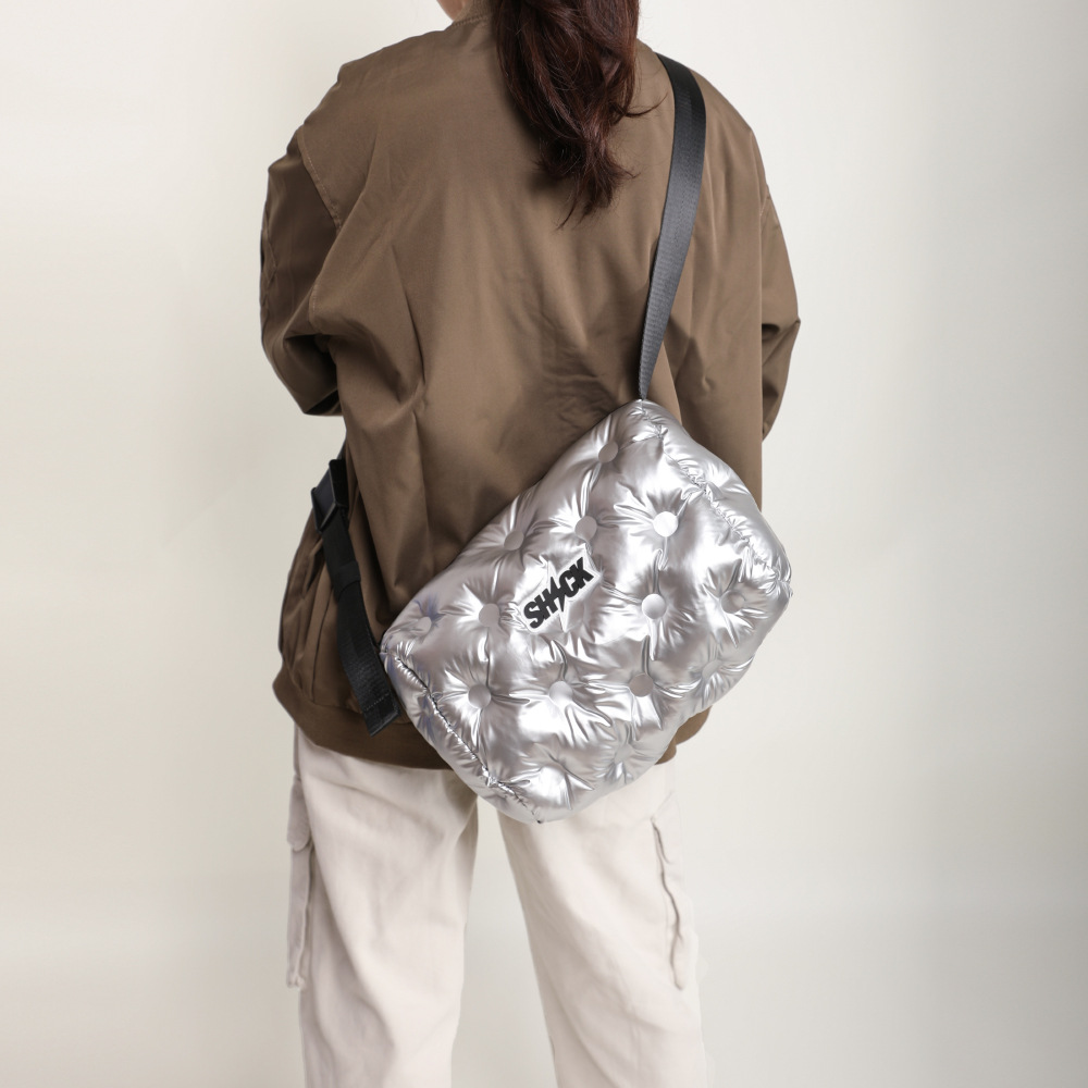 2024夏季新款羽绒包包女时尚潮牌斜挎包太空棉充棉枕头包