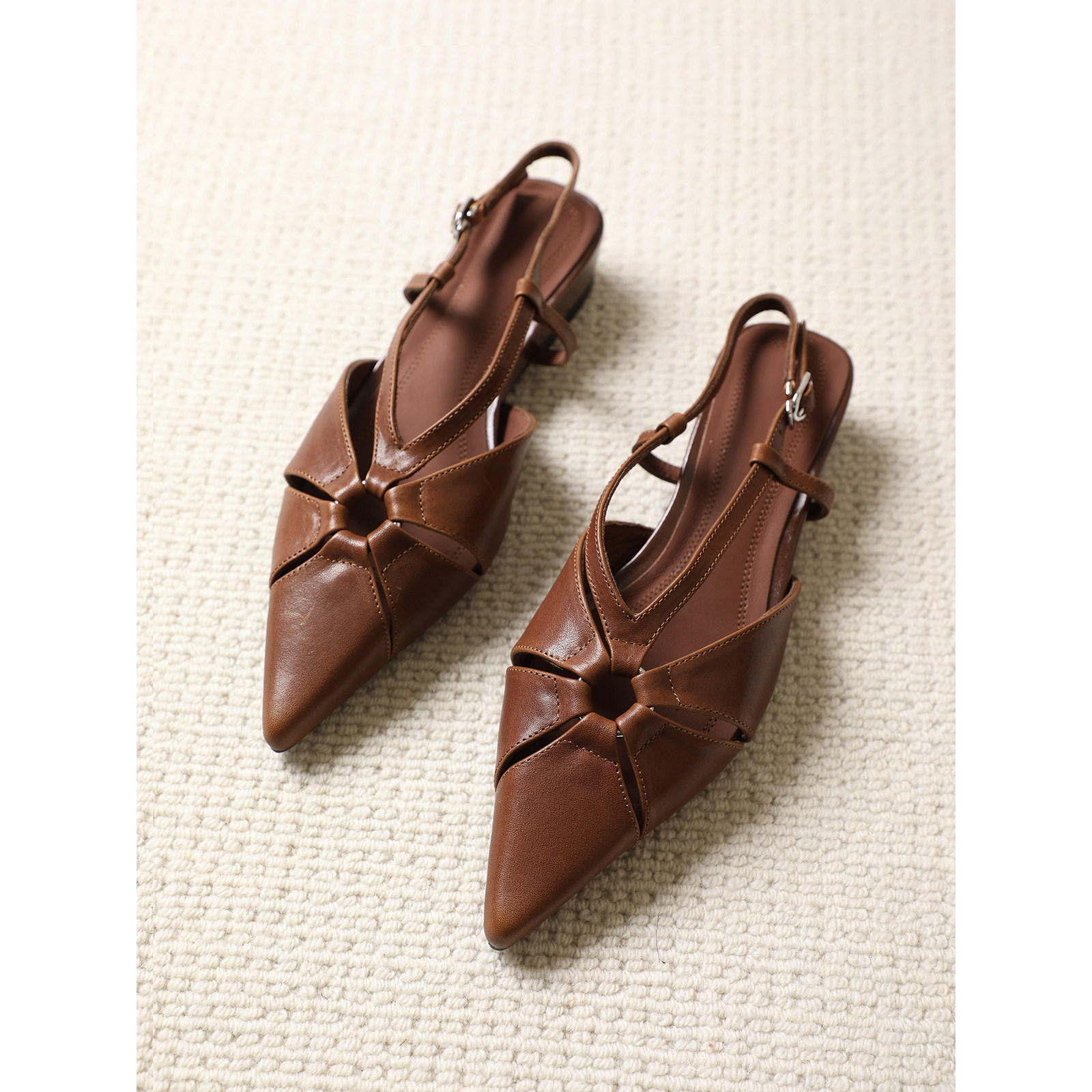 TANG TOWN 法式气质植绒羊皮尖头镂空百搭通勤一字带平底凉鞋