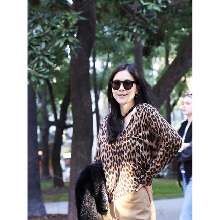 TANG TOWN【套衫】时髦豹纹印花全羊绒软糯佰搭叠穿V领长袖针织衫