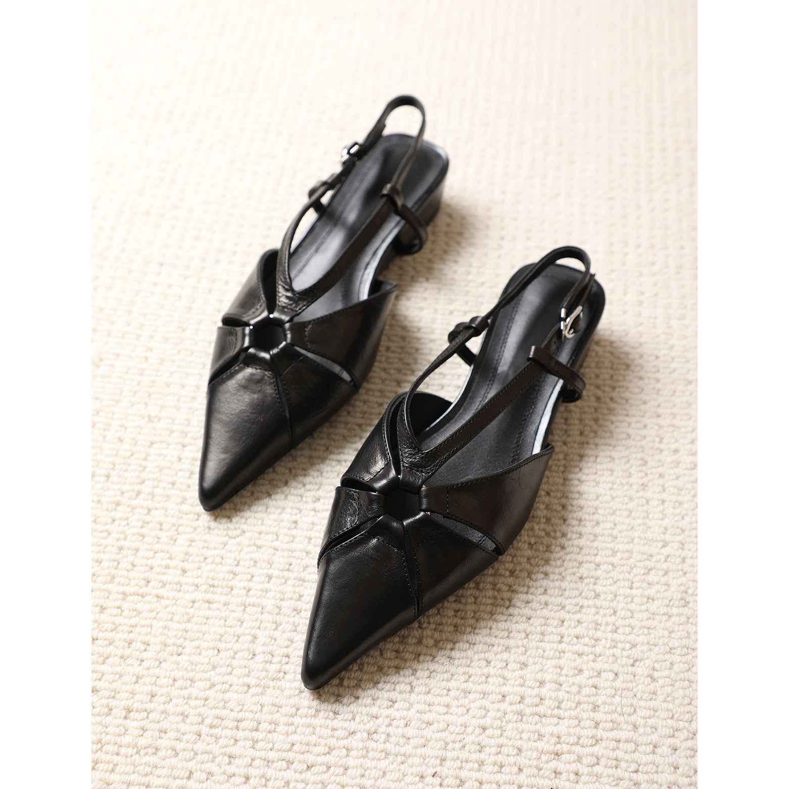 TANG TOWN 法式气质植绒羊皮尖头镂空百搭通勤一字带平底凉鞋