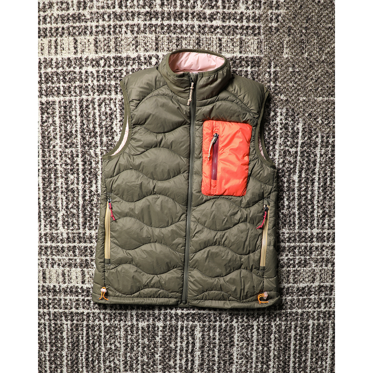 TANGTOWN 兼具功能与时髦实用单品 灵活叠穿绗缝鹅绒羽绒马甲背心