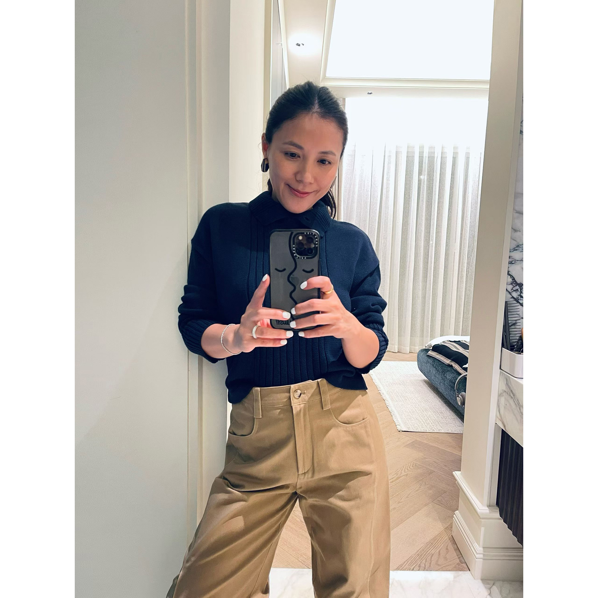 TANG TOWN 自制 将舒适质感与时髦调性兼容 流线感坑条翻领针织衫