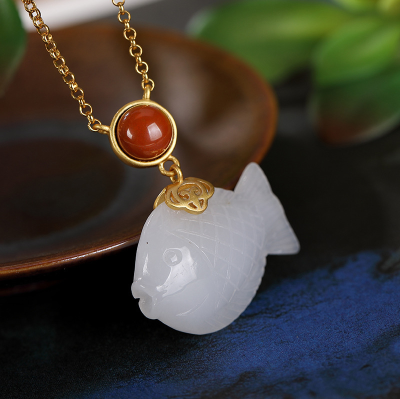 S925纯银饰镶嵌和田玉白玉南红个性鲤鱼高档气质女士含链吊坠套链