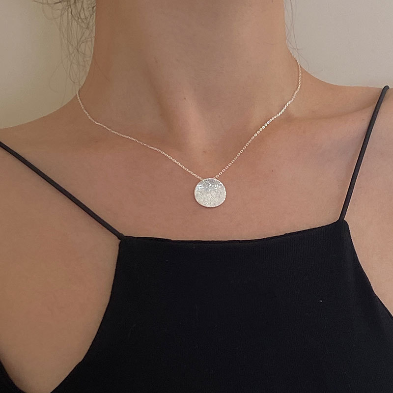 磨砂圆牌轻奢设计感日韩风锁骨链