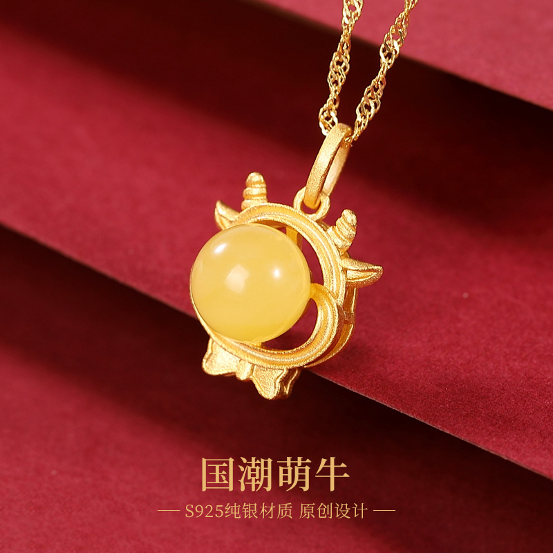S925纯银镀金天然蜜蜡琥珀套链国潮萌牛气质女士本命年生肖牛吊坠