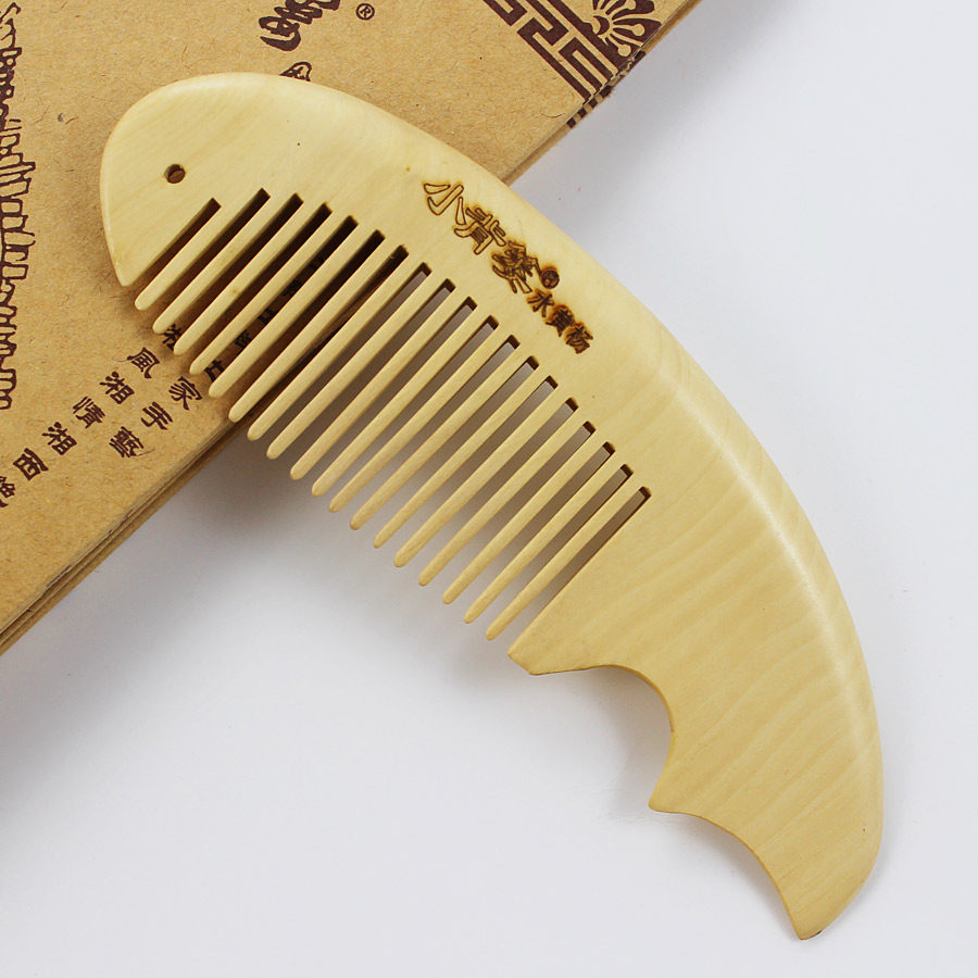 小背篓水黄杨天然木梳 创意鱼型梳子 鱼形可爱木梳  鱼眼孔梳子