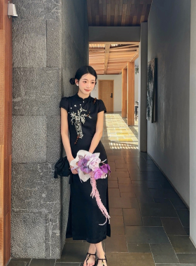 Thecoco 花瓶刺绣原创黑色暗纹旗袍女夏季清冷感优雅气质直筒长裙