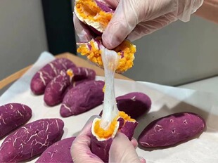 【低糖紫薯包】紫薯面包 虽然表面看起来是紫薯，内陷是红薯