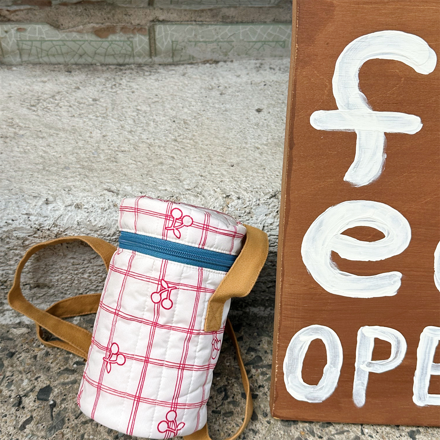 韩国自制手机包笔袋防水碎花斜挎圆桶包收纳袋轻便挎包