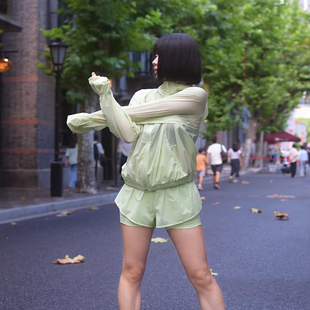 lululemon代购 Translucent Hooded Jacket 女士运动连帽夹克外套