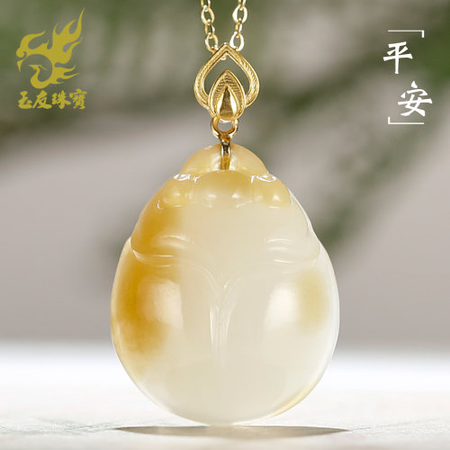 和田玉糖白俏色甲壳虫吊坠