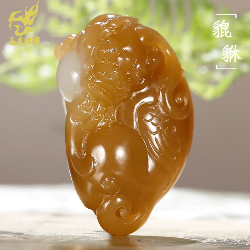 和田玉貔貅吊坠男女款玉坠糖青白