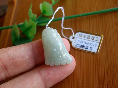 天然a货知足常乐立体吊坠缅甸玉
