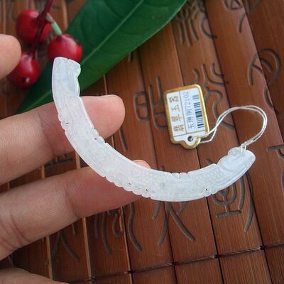 天然翡翠精工款双龙弯条玉横锁骨