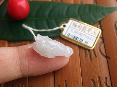 70541玉琳阁实物拍图缅甸玉天然A货翡翠玉三脚小金蟾小吊坠(双孔)