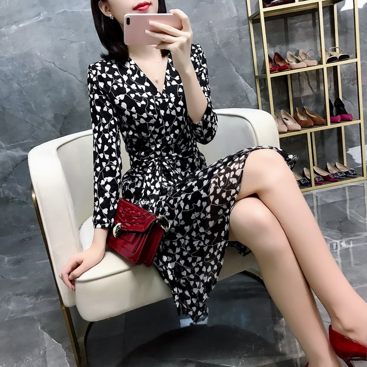 显瘦+显白 穿出好身材 真丝针织拼接真丝顺纡围裹裙连衣裙