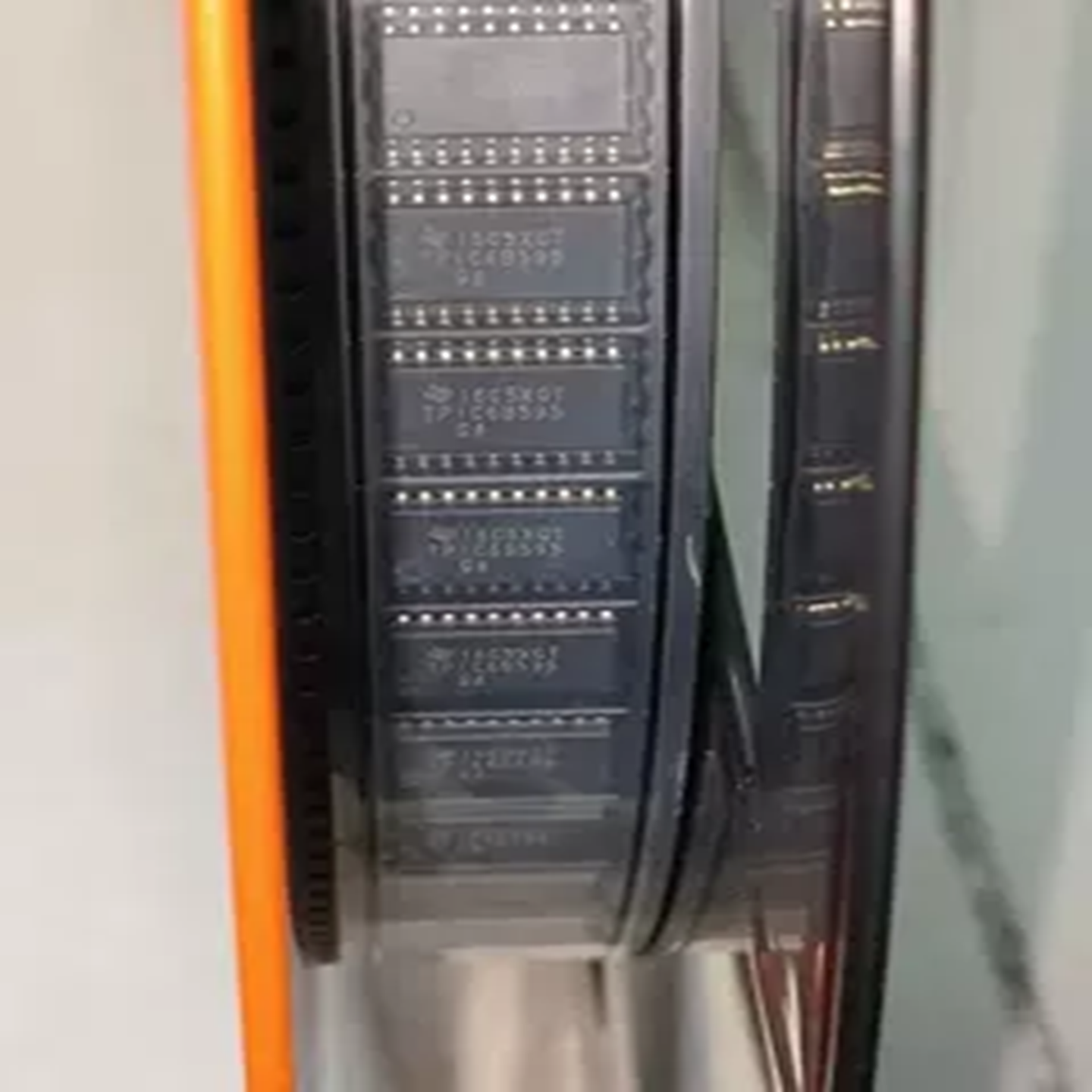 原装正品TPIC6B595DWRG4    全新现货包邮直拍  SOP20  TPIC6B595