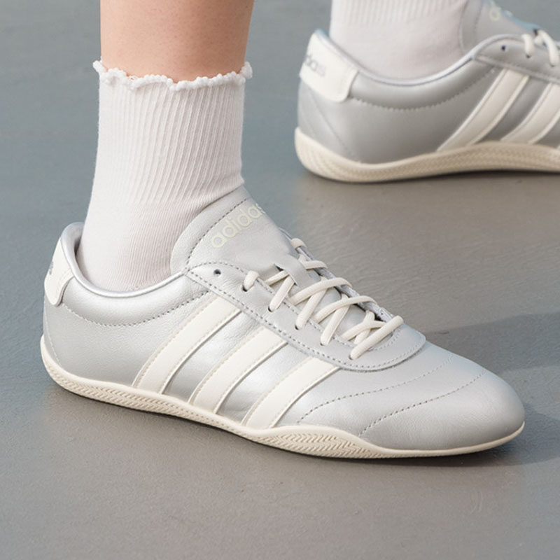 2026新款阿迪达斯女鞋 GRAND COURT LO 低帮轻便居家休闲鞋JQ7243