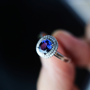 一斤钻戒 天然蓝宝石戒指 亮度佳 鲜艳 好搭配的款 18K金钻石镶嵌