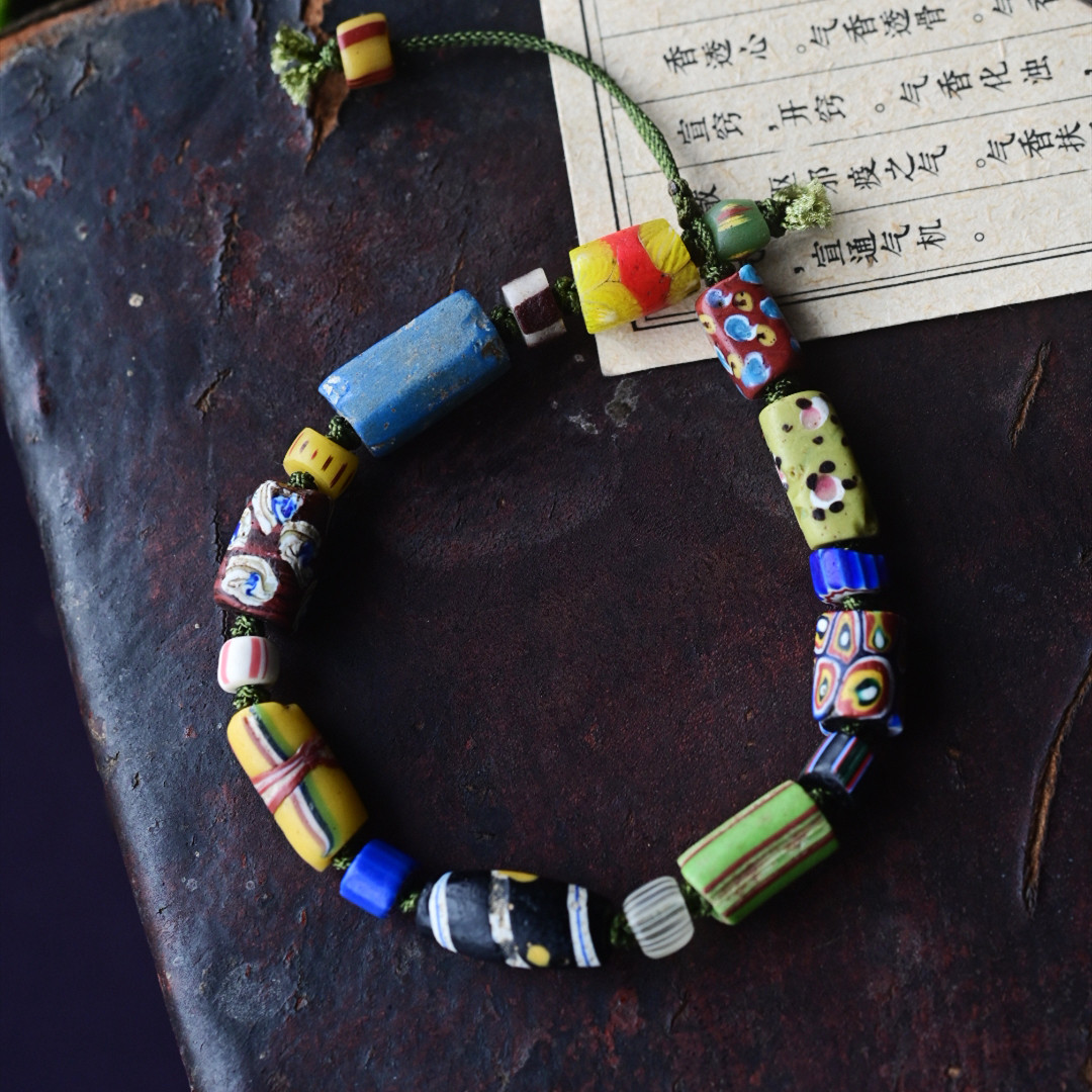 一斤钻戒 非洲千朵花老琉璃手串 颗颗包老保真 上手古老优雅感