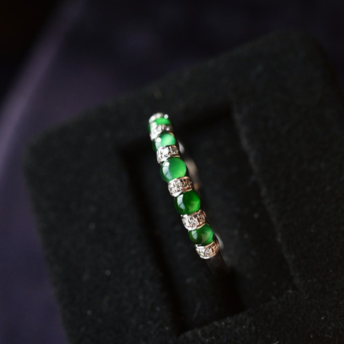 一斤钻戒 天然缅甸A货翡翠戒指 18金翡翠戒指 冰种阳绿蛋面