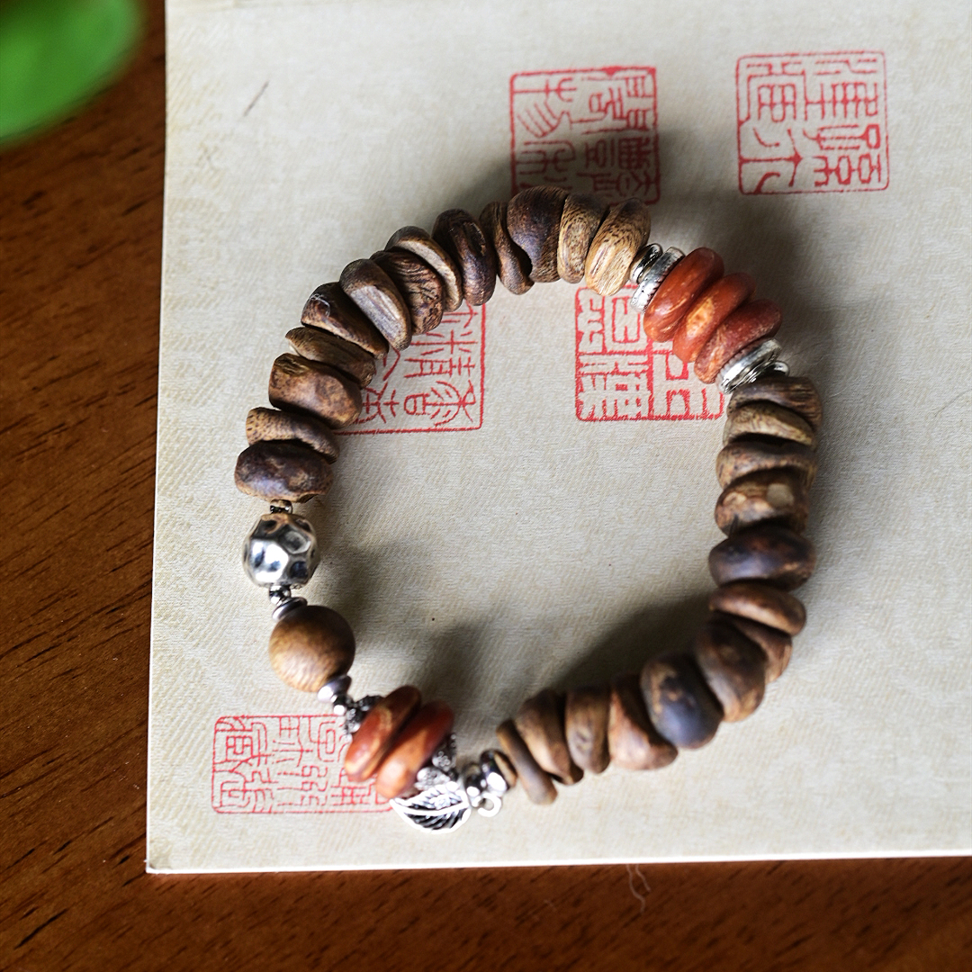 一斤钻戒 天然沉香手链 奇楠随型料 油线丰富香味浓郁 配老蜜蜡