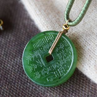 一斤钻戒 天然和田碧玉吊坠 玉质细腻 银镶嵌 搭配上棕色编织绳