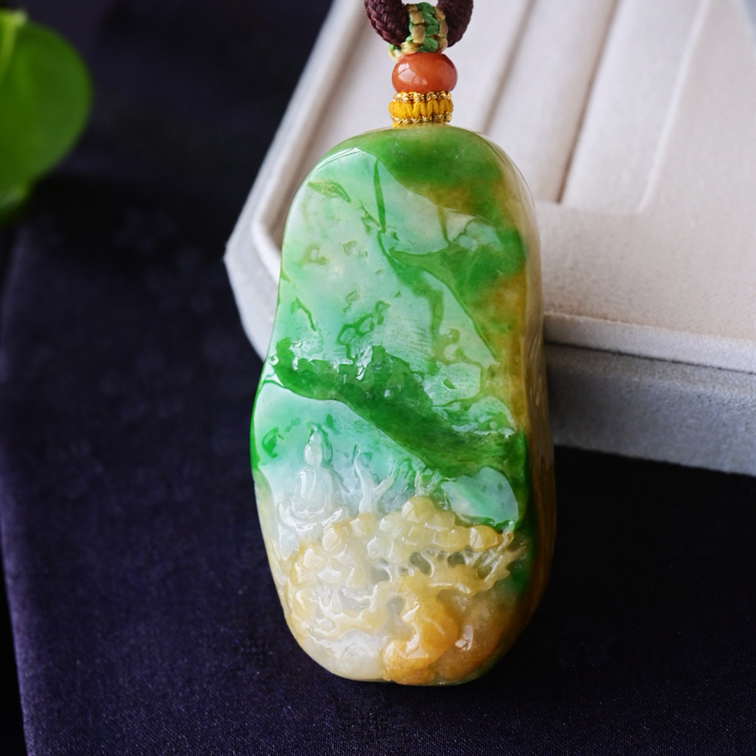 一斤钻戒 一物一图 天然缅甸A货翡翠吊坠 黄加绿料 整体水润光滑