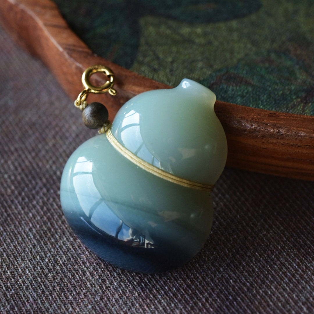 一斤钻戒 天然和田玉吊坠 青花籽料葫芦坠 925银配饰 万能扣设计