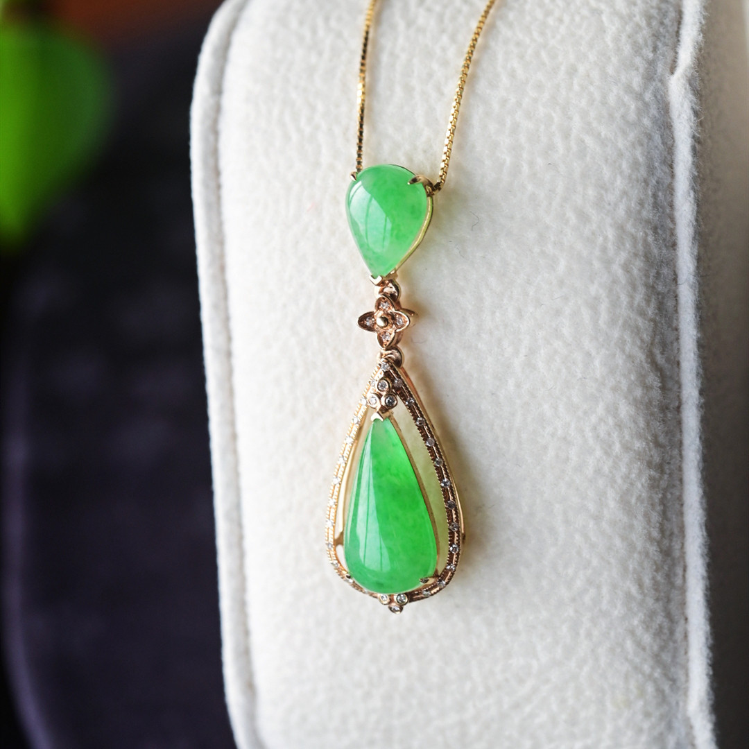 一斤钻戒 天然缅甸A货翡翠吊坠 满色满绿翡翠水滴吊坠 18k金镶嵌