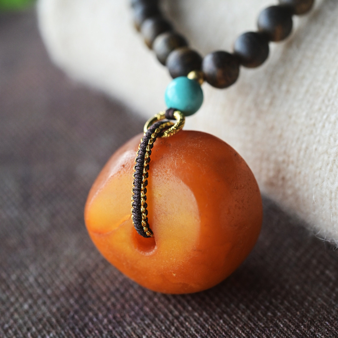 一斤钻戒 天然保老保真的老蜜蜡搭配天然沉香吊坠项链 18K金配饰