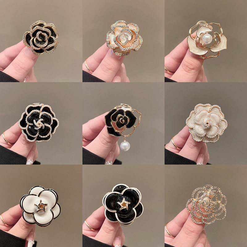 轻奢山茶花胸针女精致蝴蝶玫瑰花胸花小众高级感西装大衣花朵配饰